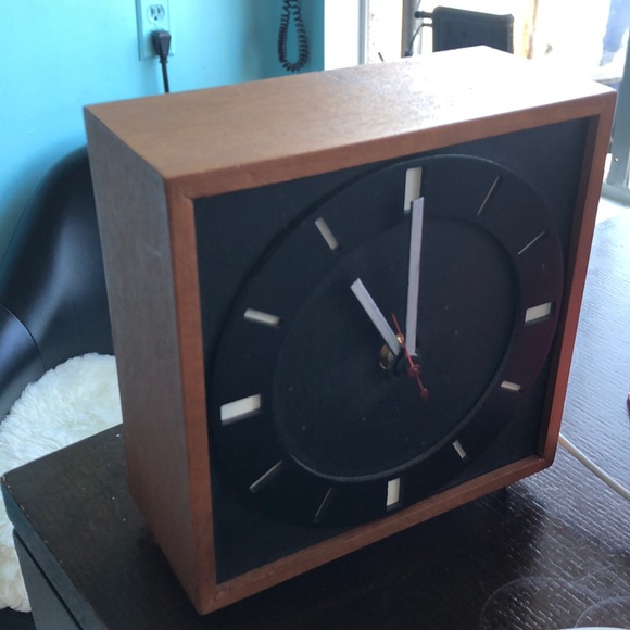 MCM Zaklady Predom-metron 1975 Clock - Picture 2 of 8